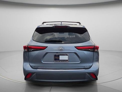 Used 2022 Toyota Highlander XLE FWD image 5