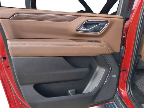 Used 2023 Chevrolet Suburban High Country image 24