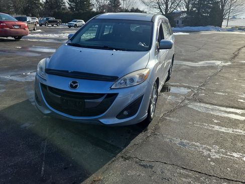 Used 2012 MAZDA MAZDA5 Touring w/ Moonroof & Audio Pkg image 2