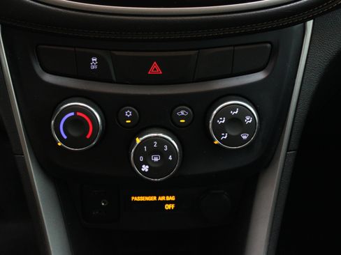 Used 2020 Chevrolet Trax LS FWD image 18