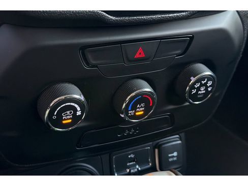 Used 2019 Jeep Renegade Sport w/ Sport Appearance Group AWD/4WD image 22