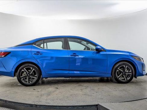 Used 2025 Nissan Sentra SV image 9