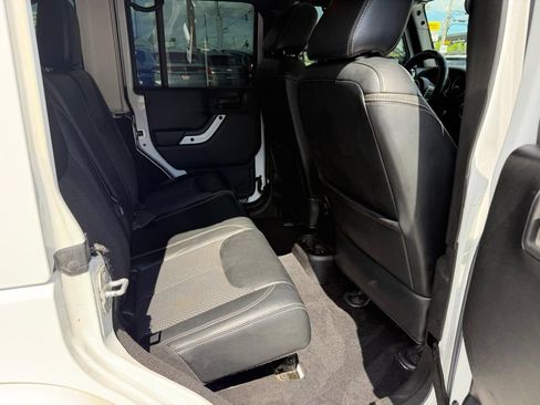 Used 2015 Jeep Wrangler Unlimited Sahara AWD/4WD image 21