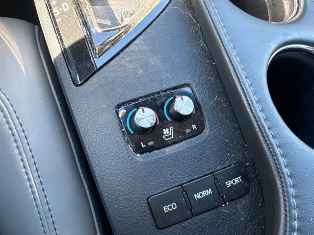 Used 2018 Toyota Avalon Limited w/ All Weather Liner Package FWD image 20