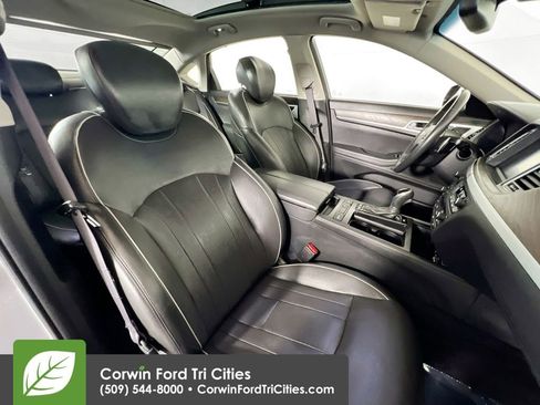 Used 2015 Hyundai Genesis 5.0 image 18