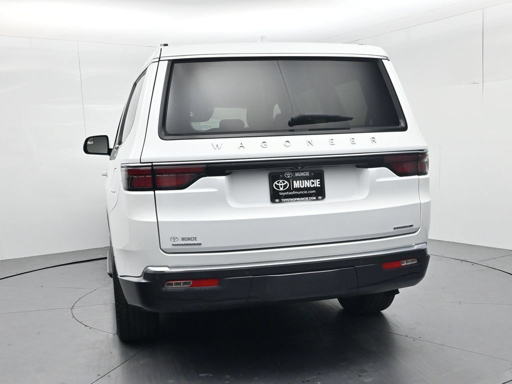 Used 2022 Jeep Wagoneer Series I AWD/4WD image 6