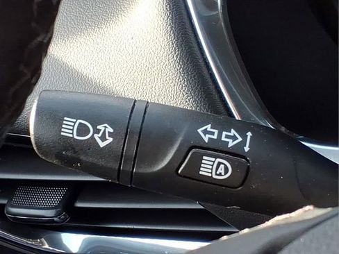 Used 2023 Chevrolet Traverse LT FWD image 28