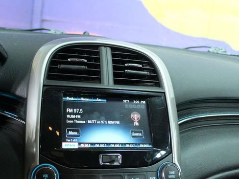 Used 2014 Chevrolet Malibu LT image 17