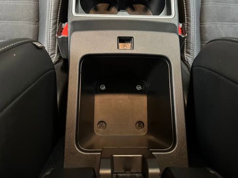 Used 2023 Mitsubishi Outlander SE image 43