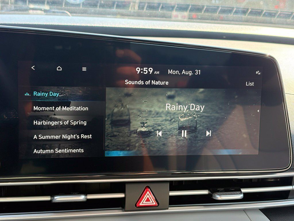 Used 2025 Hyundai Elantra Limited FWD image 13