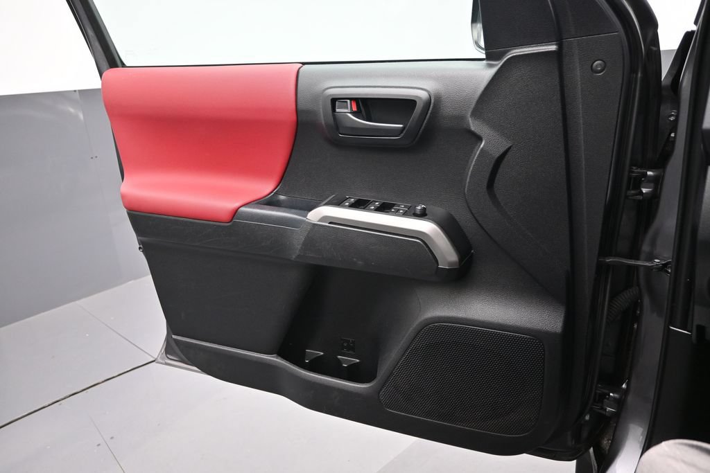Used 2021 Toyota Tacoma SR5 RWD image 7