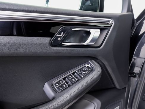 Certified 2020 Porsche Macan AWD/4WD image 19