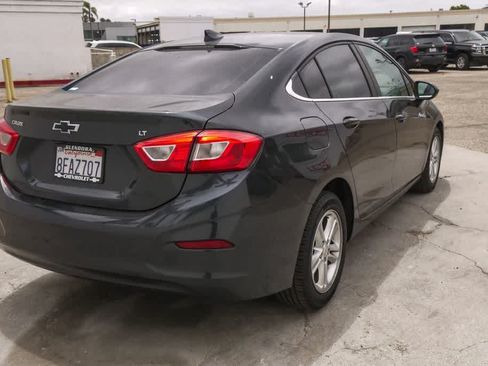 Used 2018 Chevrolet Cruze LT FWD image 9