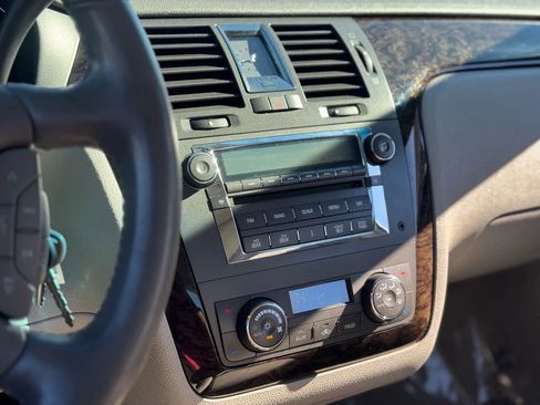 Used 2011 Cadillac DTS Luxury image 26