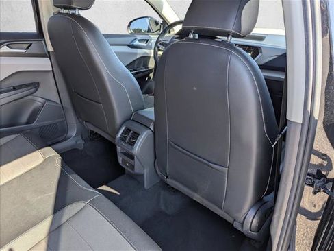 Used 2022 Volkswagen Taos SE FWD image 28
