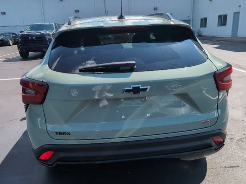 Used 2024 Chevrolet Trax RS w/ Sunroof Package FWD image 2
