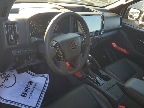 Used 2025 Nissan Frontier Pro-X w/ Pro Premium Package image 17