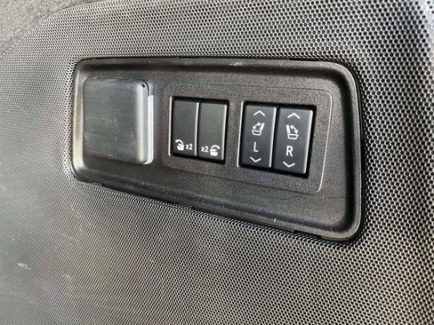 Used 2023 Cadillac Escalade ESV Premium Luxury AWD/4WD image 12