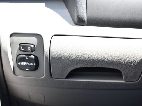 Used 2009 Toyota Camry LE FWD image 13