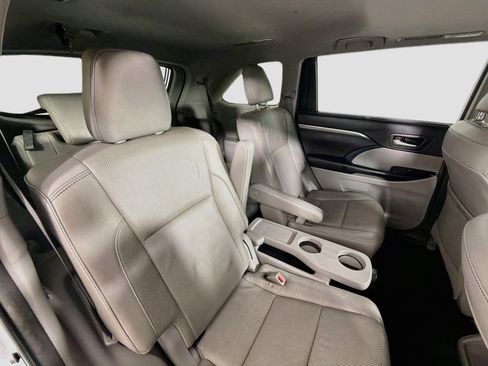 Used 2018 Toyota Highlander Limited FWD image 30