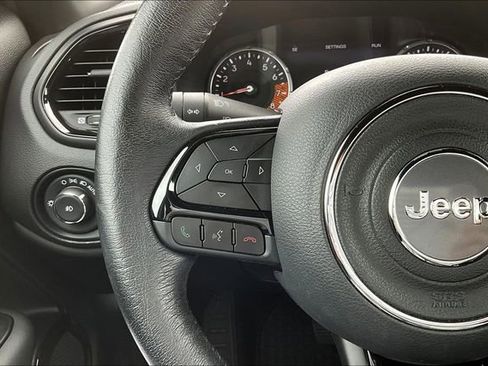 Used 2022 Jeep Renegade Altitude w/ Convenience Group AWD/4WD image 11