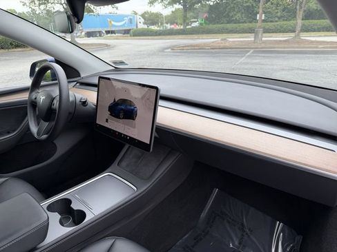 Used 2023 Tesla Model Y Long Range AWD/4WD image 30
