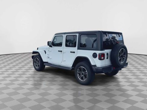Used 2023 Jeep Wrangler Unlimited Sahara AWD/4WD image 6