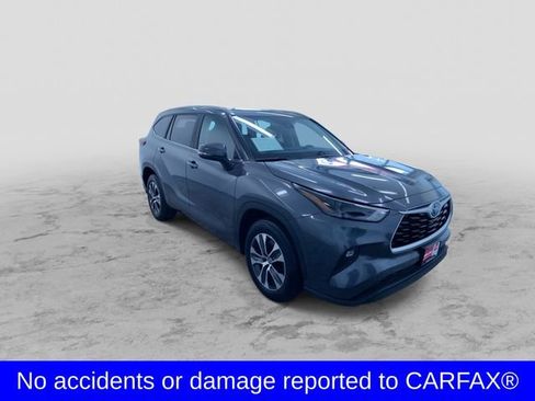 Used 2023 Toyota Highlander XLE image 3