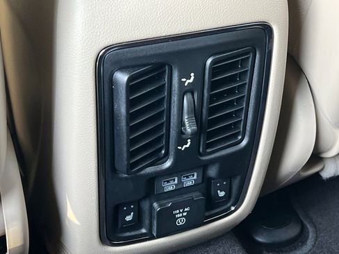 Used 2018 Jeep Grand Cherokee Limited w/ Luxury Group II AWD/4WD image 16