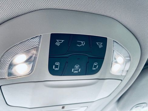 Used 2021 Chrysler Voyager Lxi FWD image 19