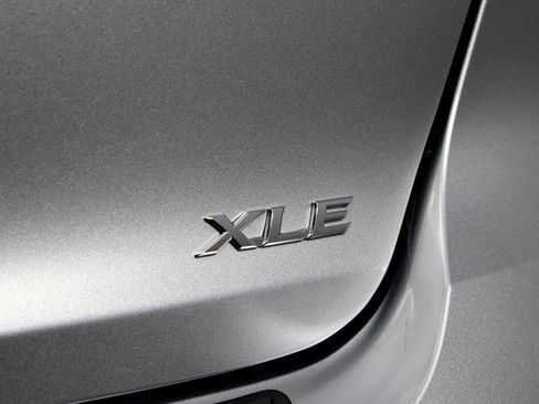 Used 2015 Toyota Venza XLE w/ XLE Premium Package image 17