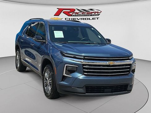 Used 2025 Chevrolet Traverse LT AWD/4WD image 7
