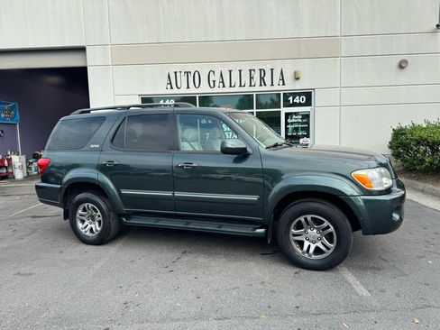 Used 2007 Toyota Sequoia SR5 AWD/4WD image 2