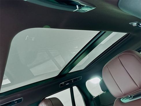 New 2026 Land Rover Range Rover SE image 14