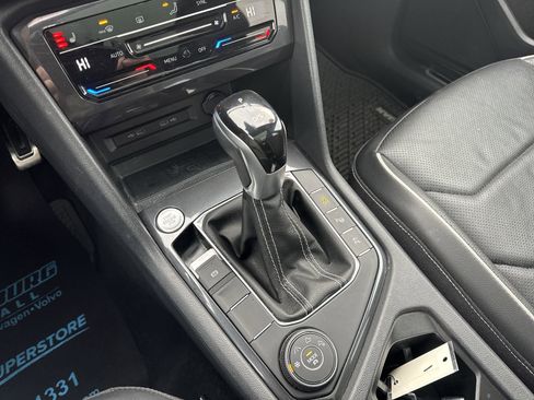 Certified 2022 Volkswagen Tiguan SEL R-Line image 16