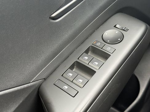 Certified 2025 Hyundai Kona SEL AWD/4WD image 3
