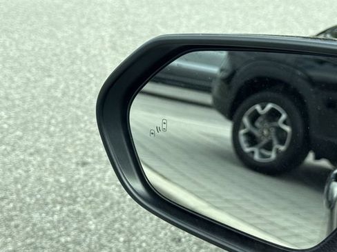 Used 2025 Toyota Camry XLE image 32