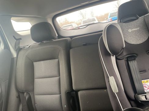 Used 2024 GMC Terrain SLE w/ Driver Convenience Package image 10