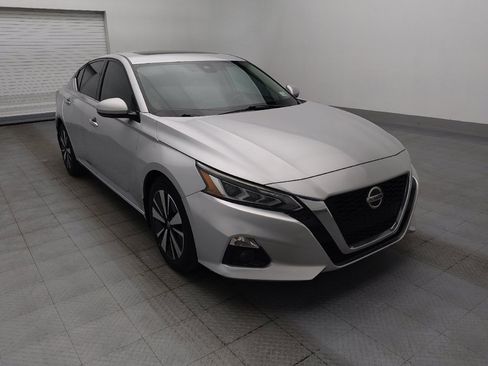Used 2020 Nissan Altima 2.5 SL FWD image 13