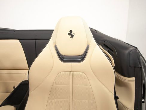 Used 2020 Ferrari Portofino image 4