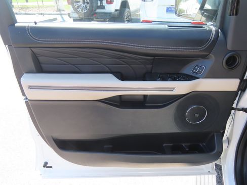 Used 2022 Ford Expedition Platinum RWD image 26