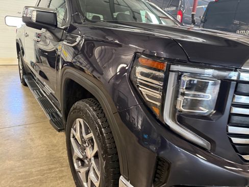 Used 2023 GMC Sierra 1500 SLT w/ SLT Premium Package AWD/4WD image 5