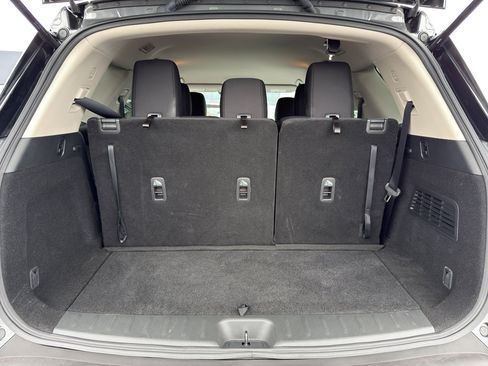 Certified 2024 Nissan Pathfinder SV image 36