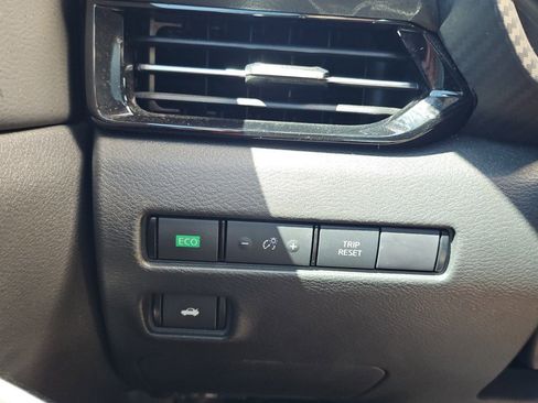Used 2024 Nissan Sentra SR FWD image 18