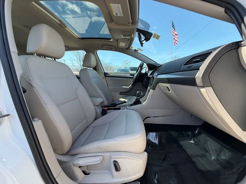 Used 2017 Volkswagen Golf Wolfsburg Edition image 25