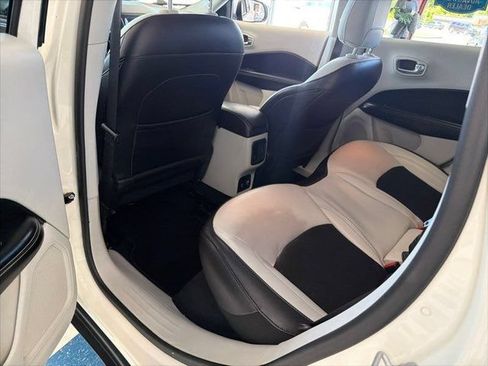 Used 2019 Jeep Compass Latitude w/ Popular Equipment Group FWD image 10