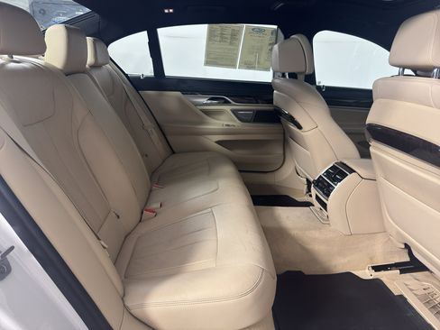 Used 2018 BMW 740i RWD image 39