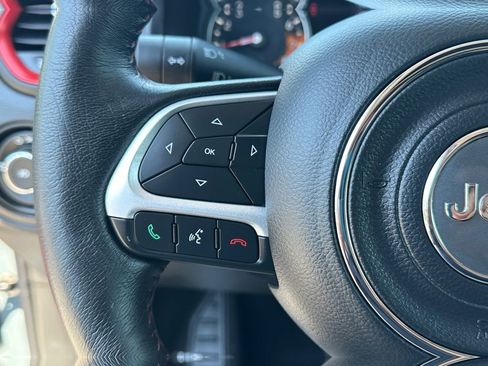 Used 2016 Jeep Renegade Trailhawk w/ Premium Trailhawk Package AWD/4WD image 22