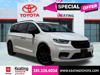 Used 2025 Chrysler Pacifica Limited