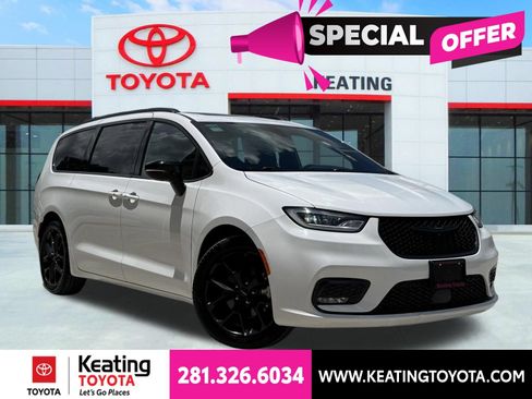 Used 2025 Chrysler Pacifica Limited FWD image 1